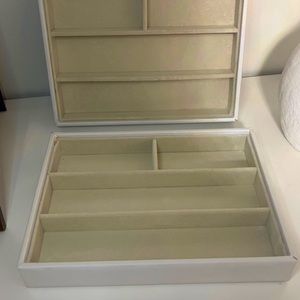 Detachable jewelry box